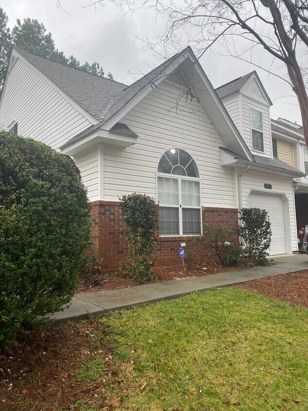 Foto principal - 8041 Christmas Ct