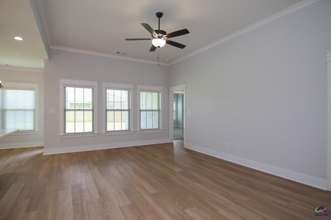 Building Photo - 212 Willowbrook Ln