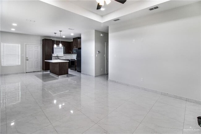 Building Photo - 18 Inspiration Rd