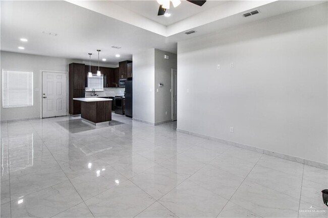 Foto del edificio - 18 Inspiration Rd