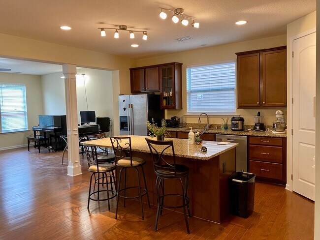 Building Photo - Outstanding Two Story Home - Two Car Garage