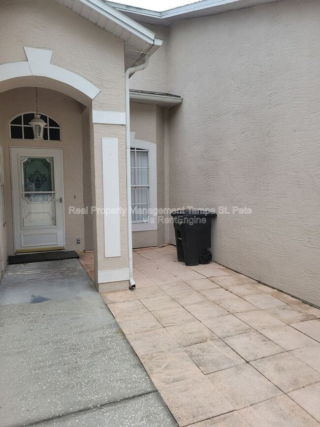 Building Photo - 12514 Hollybrook Ln