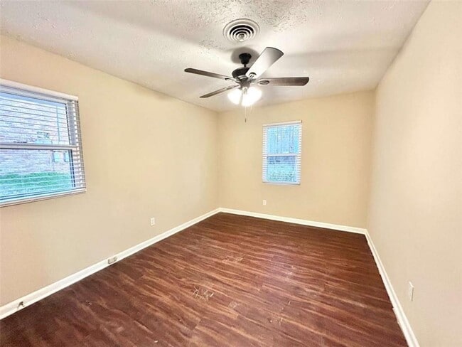 Building Photo - 6450 Raymond Dr