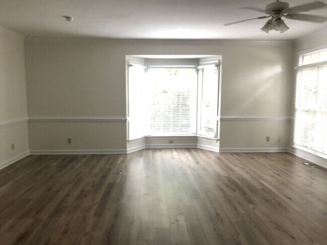 Building Photo - 6109 Shelton Court