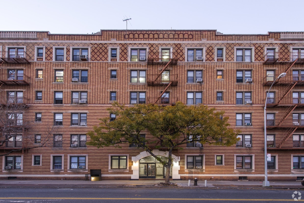 Building Photo - 2124 31st St