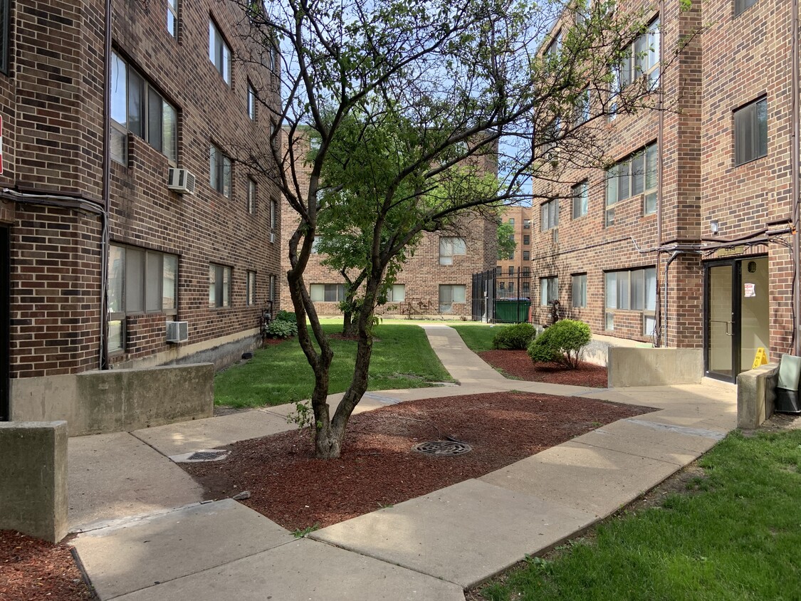 Primary Photo - 424 W Goethe St