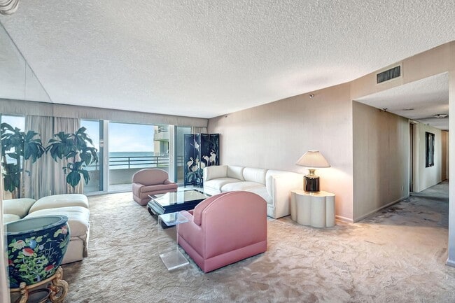 Foto del edificio - 3407 S Ocean Blvd