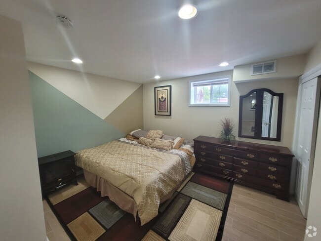 Building Photo - 21 Lenape Dr