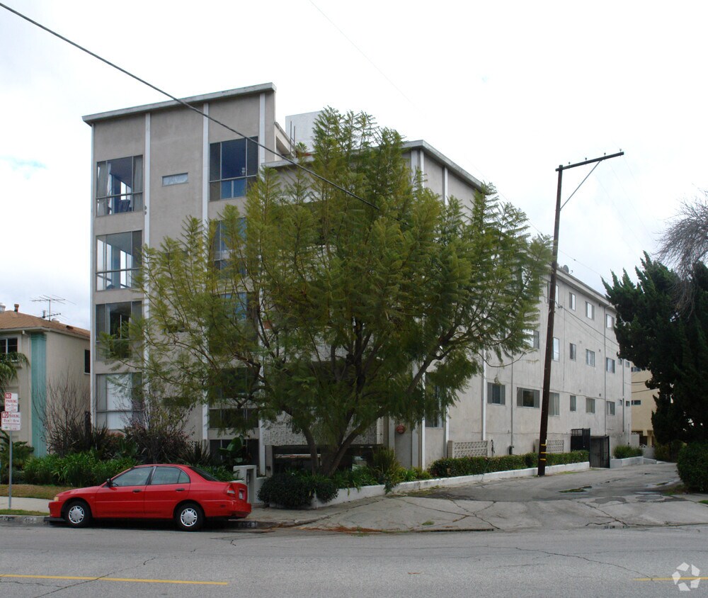 Primary Photo - 484 S Roxbury Dr