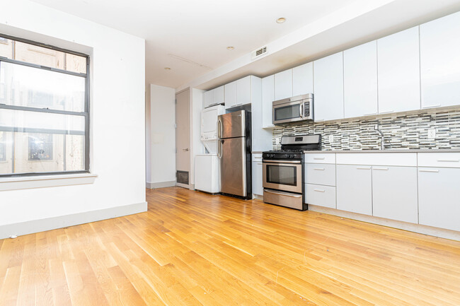 Building Photo - 269 Kosciuszko St