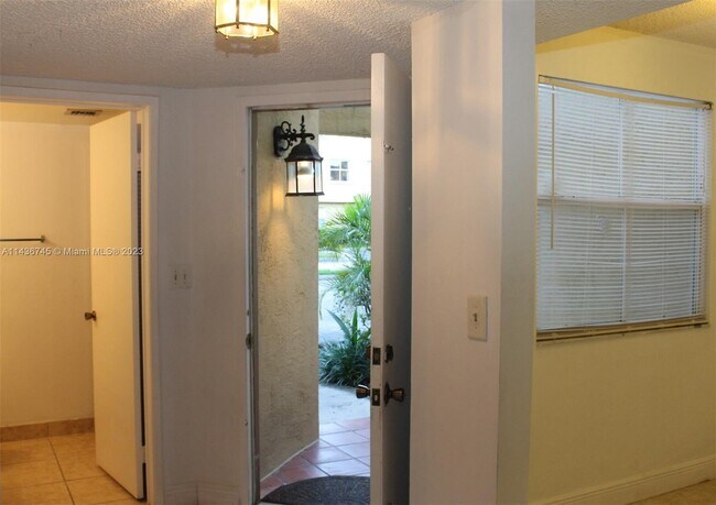 Foto del edificio - 9756 NW 48th Terrace