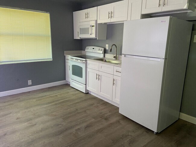 Building Photo - 1215