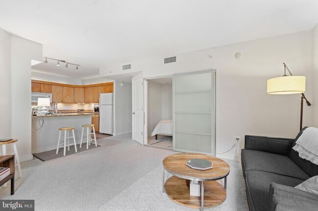 Foto del edificio - 616 E Street NW Unit 304