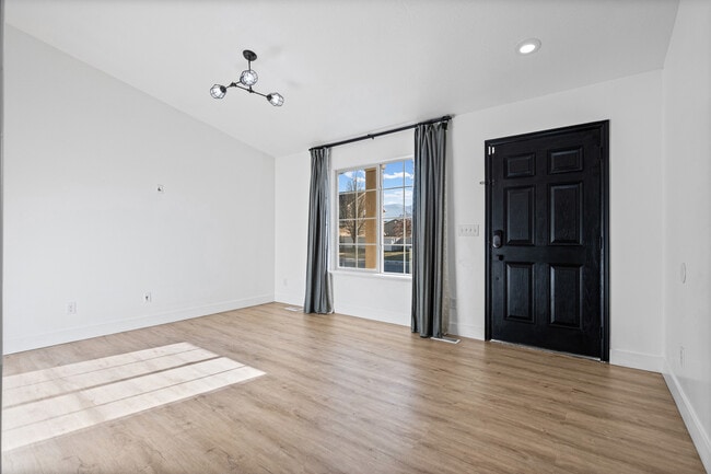 Building Photo - 1572 S Bridle Path Loop