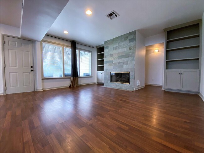 Foto del edificio - 7203 Tickner St