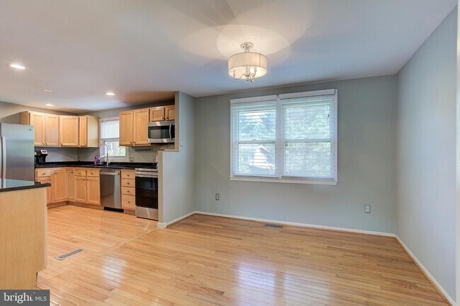 Building Photo - 511 Pembrook Ct