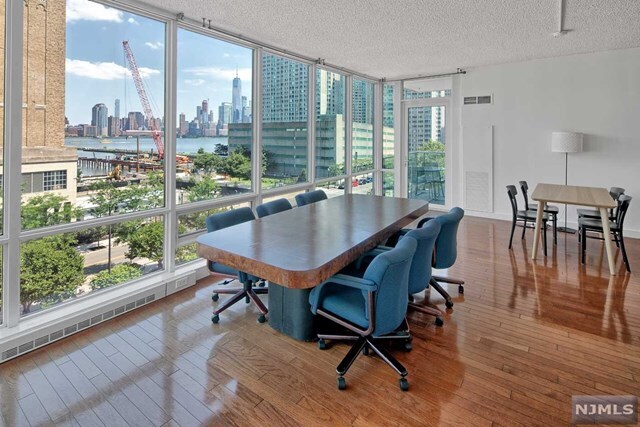 Foto del edificio - 20 Newport Pkwy