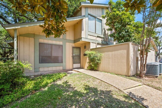 Foto del edificio - 901 Silver Quail Ln