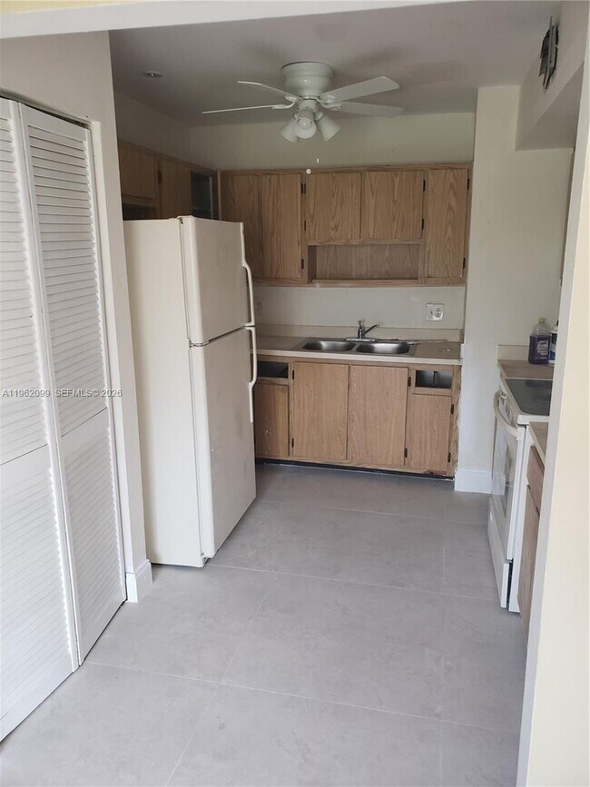 Foto del edificio - 1930 NW 119th St