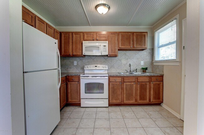 Building Photo - 4849 Fremont St