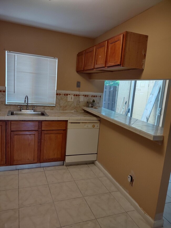 Building Photo - 5724  Blueberry Court 36 Lauderhill Fl 33313