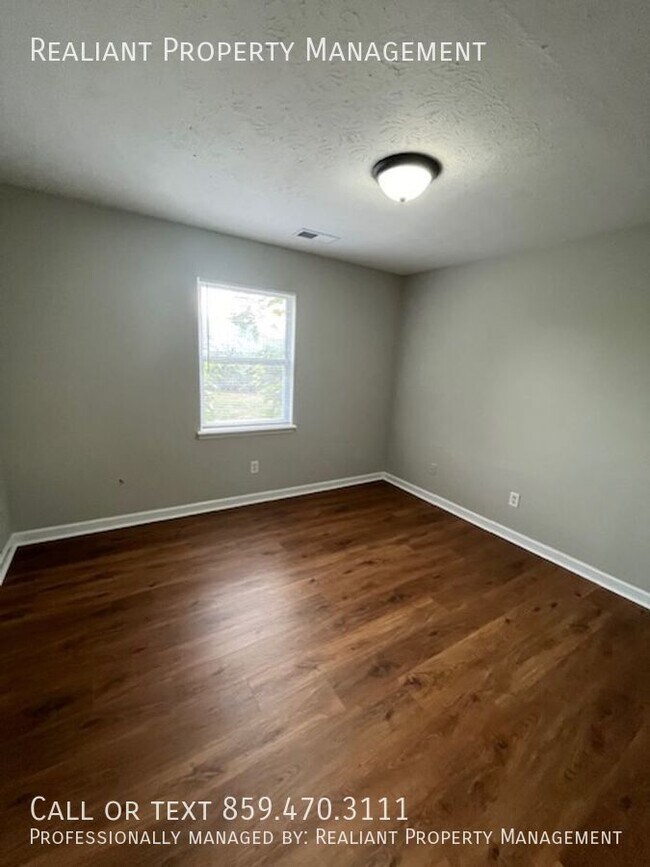 Foto del edificio - 425 Lenney Dr