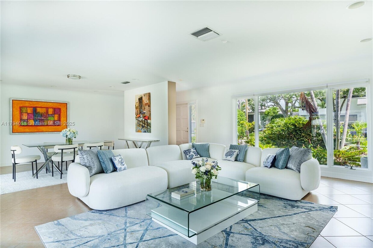 Foto principal - 3080 NE 43rd St