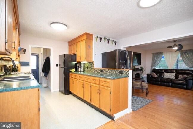 Building Photo - 6211 Glebe Way