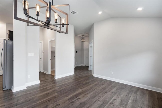Building Photo - 520 Middle Brook Dr