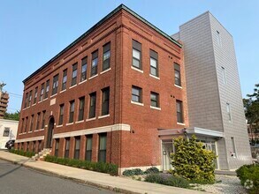 Building Photo - 10 Merrymount Rd