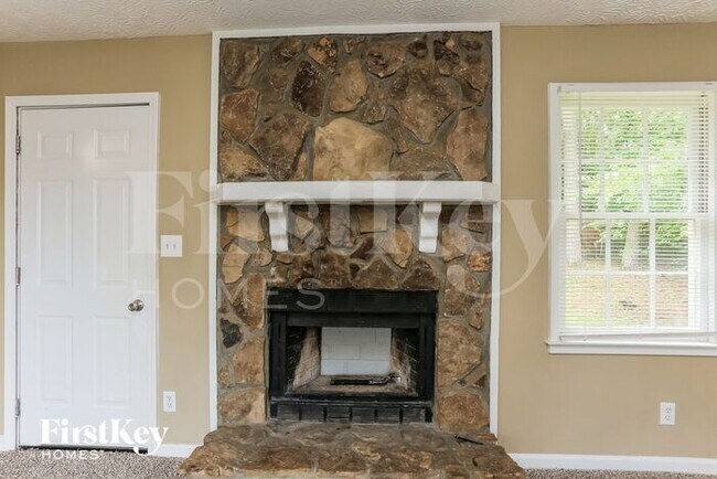Building Photo - 1195 Springs Dr