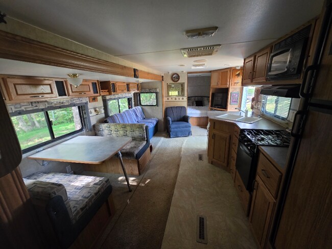 Foto del edificio - 185 Dogwood Rd