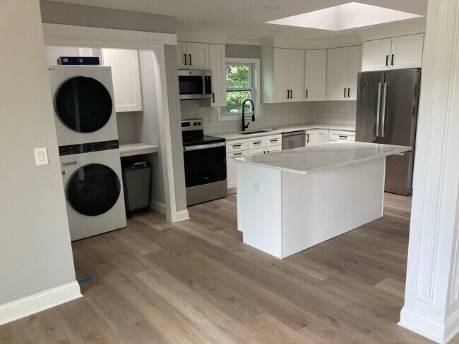 Kitchen washer/dryer - 453 Veterans Memorial Hwy