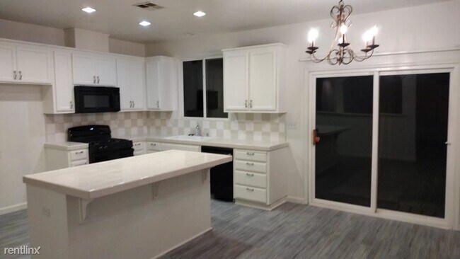 Building Photo - 5 br, 2 bath House - 1158 Laguna Way