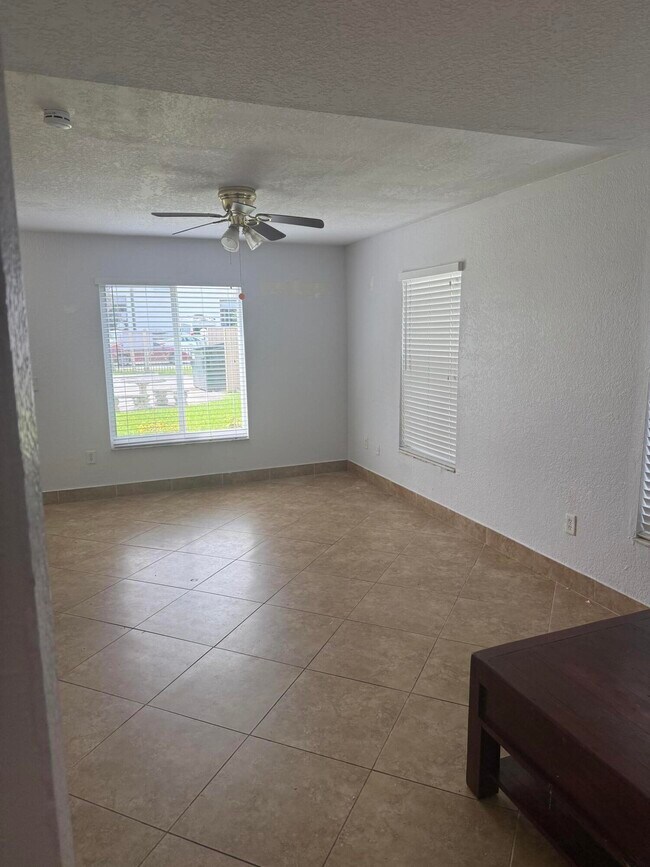 Foto del edificio - 221 10th St