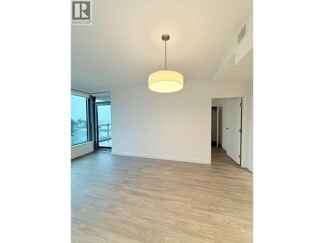 Building Photo - 755 Harbourside Dr