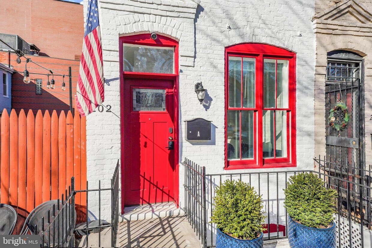 Foto principal - 202 F St NE