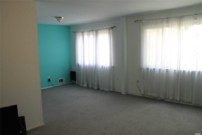 Foto del edificio - 224-09 Horace Harding Expy