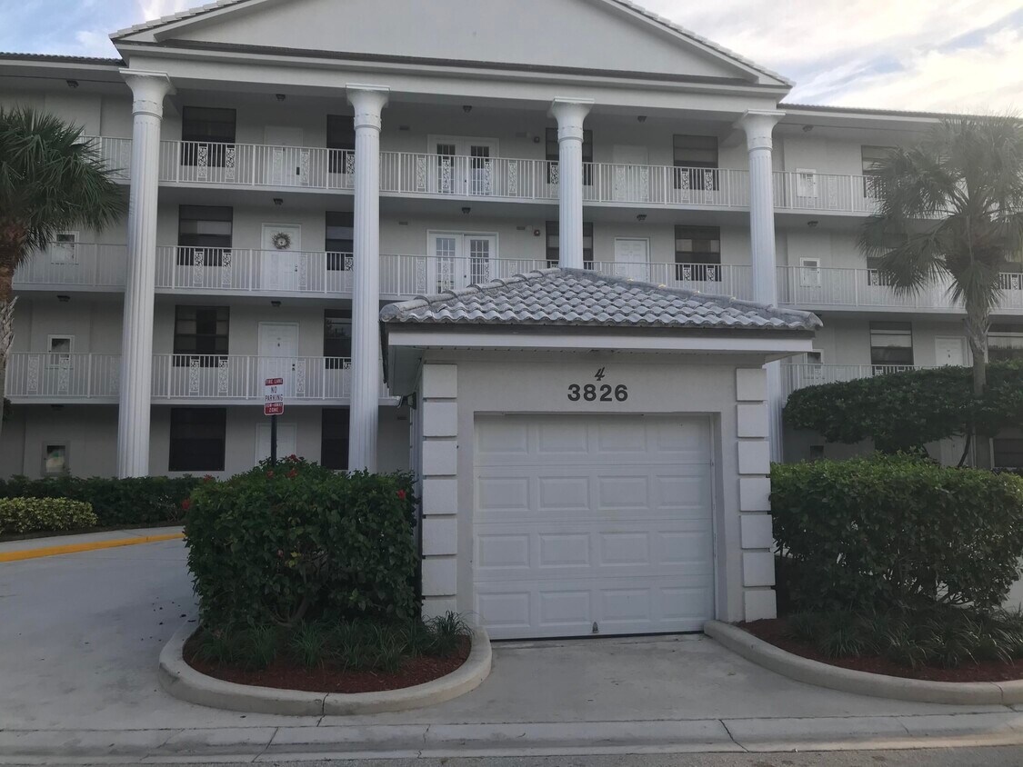 Foto principal - 3826 Whitehall Dr