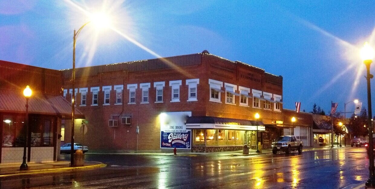 Foto del edificio - 107 E Main St