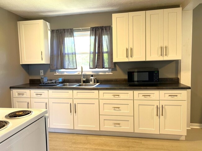 Photo - *Maryville 37804 - Charming 2 bedroom, 1 bath Brick Rancher with a 1-car garage - Call Adam Sharp... House