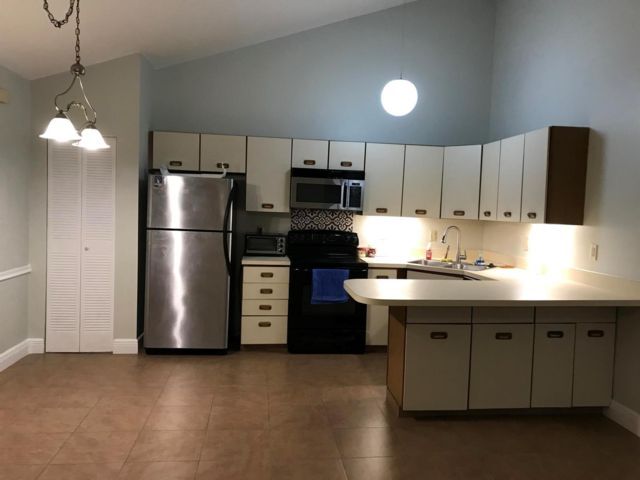 Primary Photo - 9785 Boca Gardens Pkwy