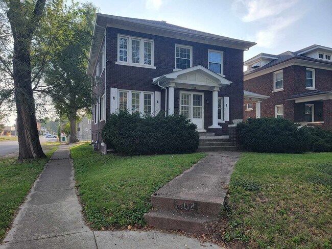 House front, SMTD stop in front of house - 1402 S 4th St