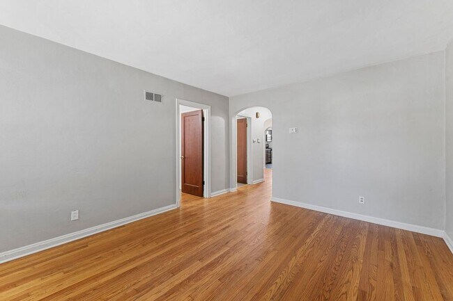 Building Photo - 3412 Lawn Ave