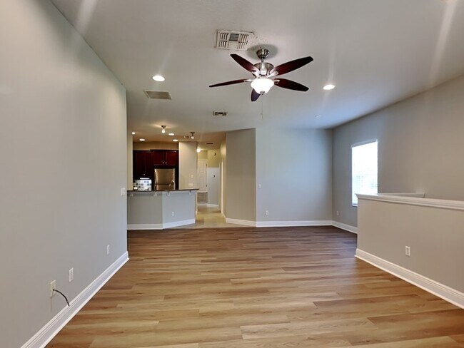 Foto del edificio - 2001 Crestdale Ln