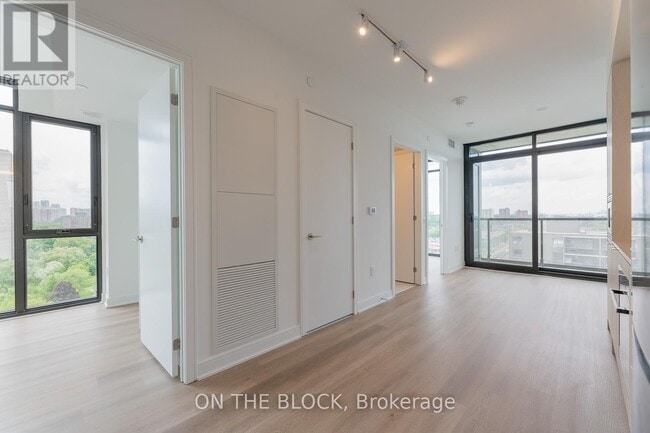 Building Photo - 86 Dundas St E