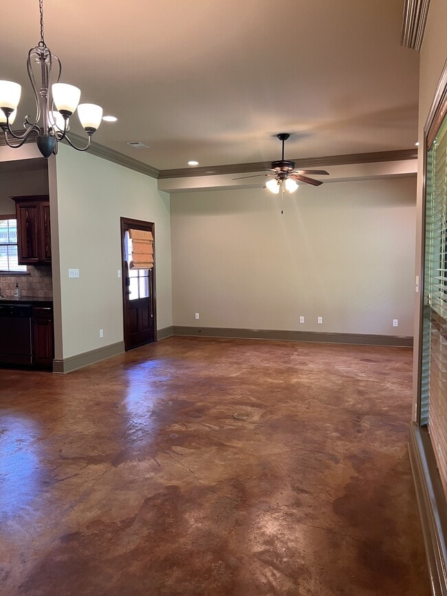 Building Photo - 3266 Northlake Ave