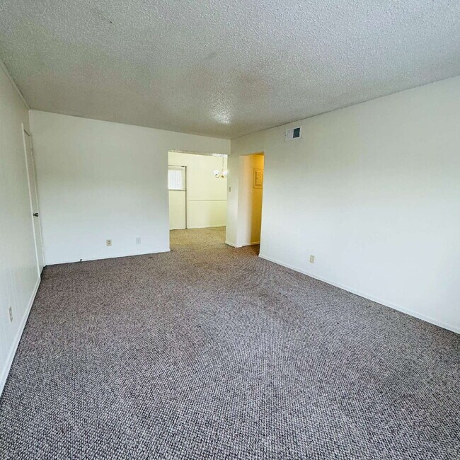 Foto del edificio - Inviting Townhome at Maison Helena Townhomes in Nederland, TX