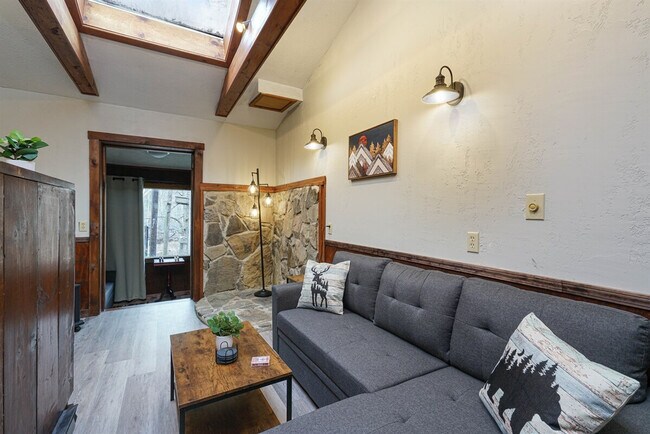 Foto del edificio - 72 Faulkner Rd