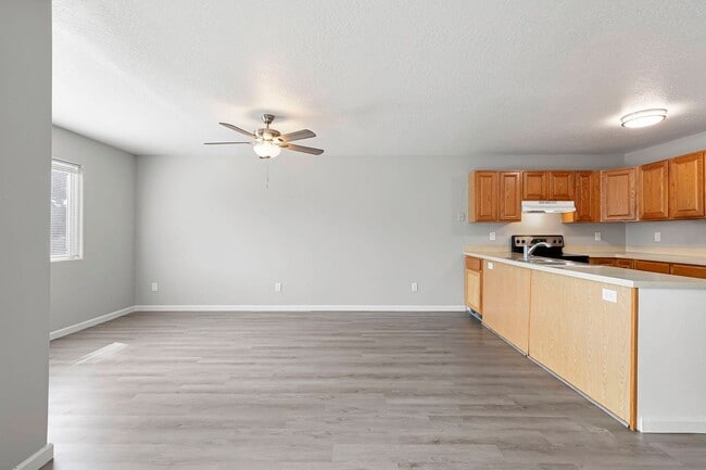Foto del edificio - Fantastic 3-Bedroom, 1.5-Bath Duplex With ...